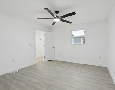 1605 8th Street - Photo Thumbnail 12