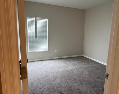 564 Meadow Bend Drive - Photo Thumbnail 15
