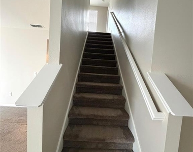 564 Meadow Bend Drive - Photo Thumbnail 8