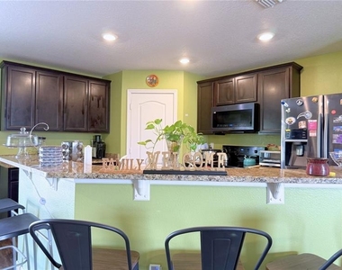 35901 Joewood Avenue - Photo Thumbnail 4