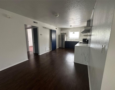 1000 Lake Of The Woods Boulevard - Photo Thumbnail 2