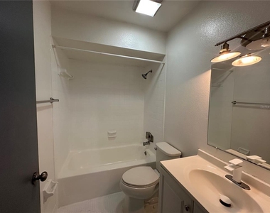 1000 Lake Of The Woods Boulevard - Photo Thumbnail 16