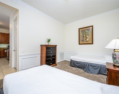 4804 Cayview Avenue - Photo Thumbnail 9