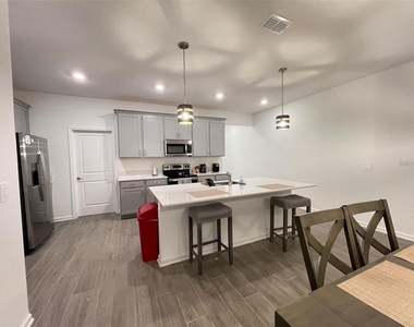 1543 Cross Prairie Parkway - Photo Thumbnail 13
