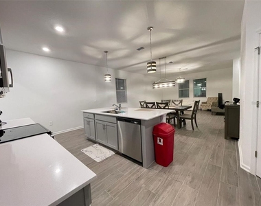 1543 Cross Prairie Parkway - Photo Thumbnail 10