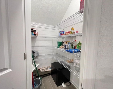 1543 Cross Prairie Parkway - Photo Thumbnail 18