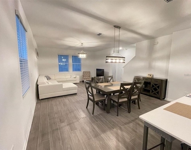 1543 Cross Prairie Parkway - Photo Thumbnail 14