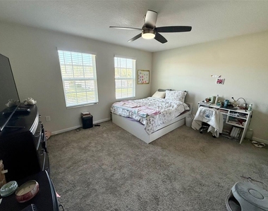 1742 Chatsworth Circle - Photo Thumbnail 11