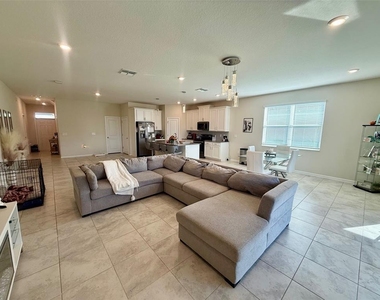 1742 Chatsworth Circle - Photo Thumbnail 1