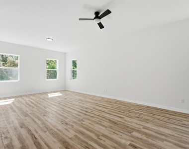 1 Fanshawe Lane - Photo Thumbnail 25