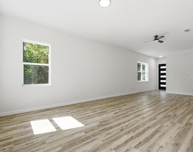 1 Fanshawe Lane - Photo Thumbnail 11