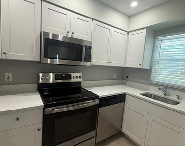 2118 Michele Drive - Photo Thumbnail 4