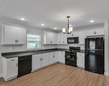 1246 Dorothy Street - Photo Thumbnail 4