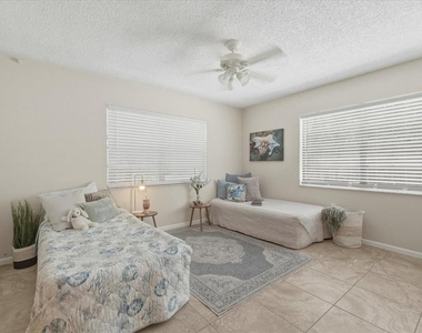 740 E Pearl Street - Photo Thumbnail 13