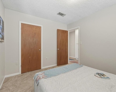 740 E Pearl Street - Photo Thumbnail 10
