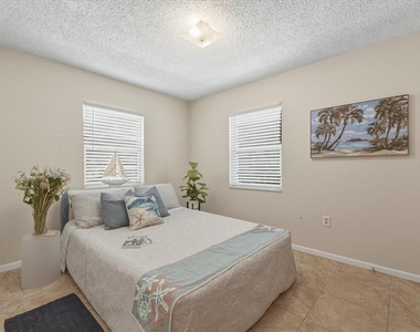 740 E Pearl Street - Photo Thumbnail 11