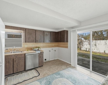 740 E Pearl Street - Photo Thumbnail 6