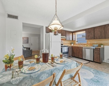 740 E Pearl Street - Photo Thumbnail 4