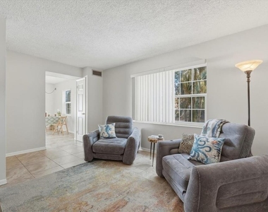 740 E Pearl Street - Photo Thumbnail 3