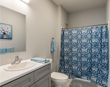 948 N Front Street - Photo Thumbnail 14