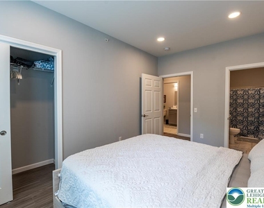 948 N Front Street - Photo Thumbnail 10
