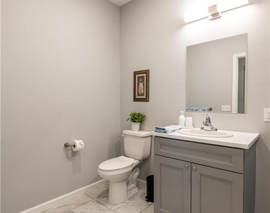 948 N Front Street - Photo Thumbnail 11