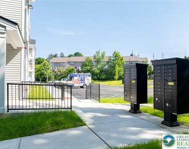 948 N Front Street - Photo Thumbnail 17