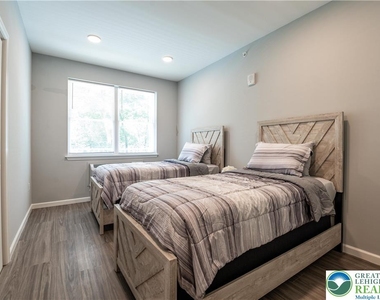 948 N Front Street - Photo Thumbnail 13