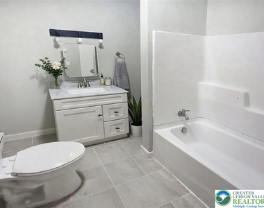 1401 Broadway - Photo Thumbnail 4