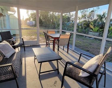 8134 Aero Avenue - Photo Thumbnail 20