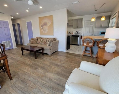 8134 Aero Avenue - Photo Thumbnail 3