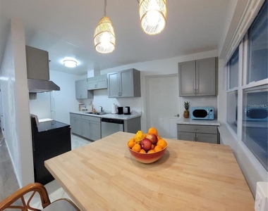 8134 Aero Avenue - Photo Thumbnail 6
