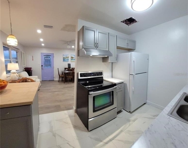 8134 Aero Avenue - Photo Thumbnail 4