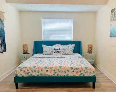 4929 Brookmeade Drive - Photo Thumbnail 4