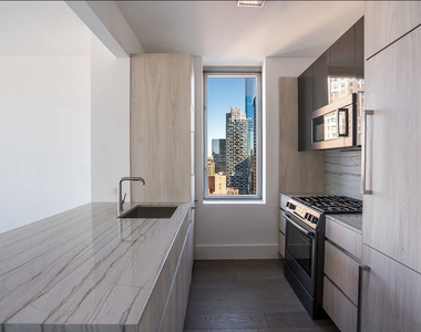 West 47th Street - Photo Thumbnail 1