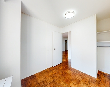 400 East 89th Street - Photo Thumbnail 3