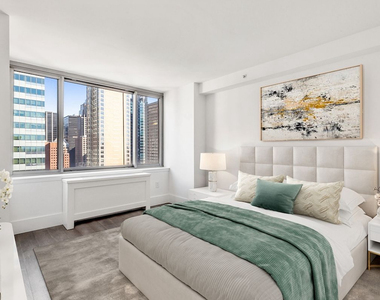 West 47th Street - Photo Thumbnail 3