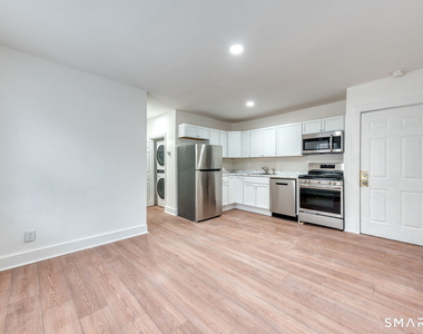 152 Oak Street - Photo Thumbnail 3