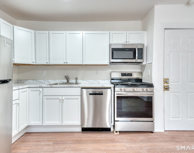 152 Oak Street - Photo Thumbnail 7