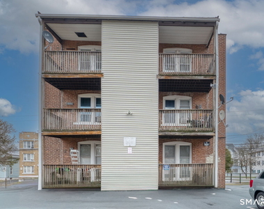 152 Oak Street - Photo Thumbnail 1