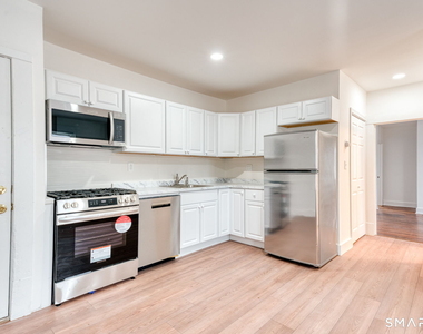 152 Oak Street - Photo Thumbnail 4