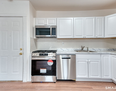 152 Oak Street - Photo Thumbnail 7