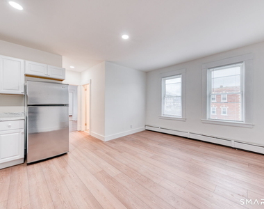 152 Oak Street - Photo Thumbnail 5