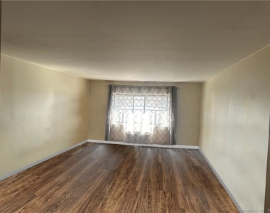 7 Winfield Street - Photo Thumbnail 1
