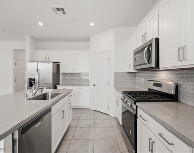 10920 Oregano Avenue - Photo Thumbnail 6