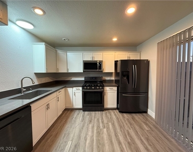 3305 Cheyenne Gardens Way - Photo Thumbnail 4