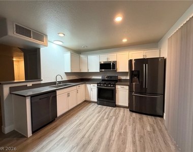 3305 Cheyenne Gardens Way - Photo Thumbnail 2