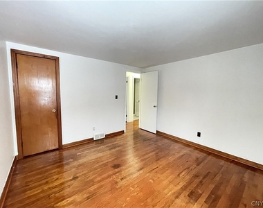 121 Wadsworth Road - Photo Thumbnail 12