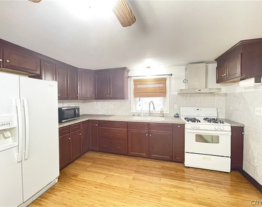 121 Wadsworth Road - Photo Thumbnail 8