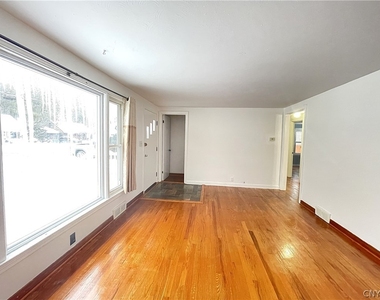 121 Wadsworth Road - Photo Thumbnail 4